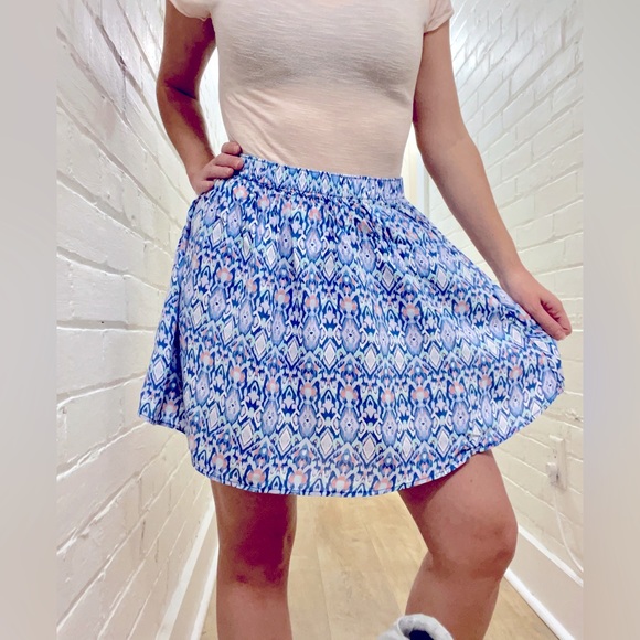 Hollister Patterned Skirt (NWT!) - Picture 2 of 5
